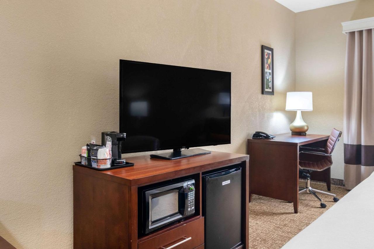 Comfort Inn & Suites Griffin Bagian luar foto