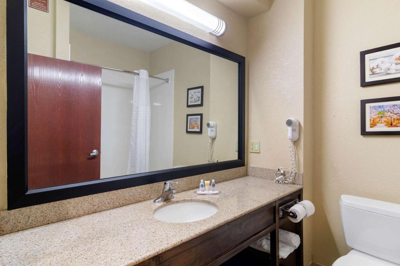 Comfort Inn & Suites Griffin Bagian luar foto