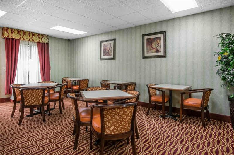 Comfort Inn & Suites Griffin Bagian luar foto