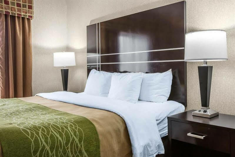 Comfort Inn & Suites Griffin Bagian luar foto