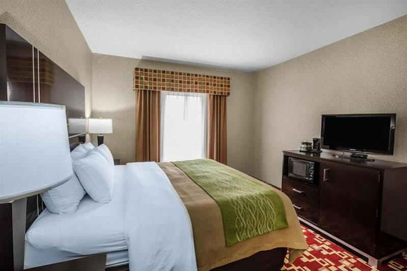 Comfort Inn & Suites Griffin Bagian luar foto