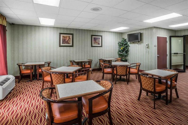 Comfort Inn & Suites Griffin Bagian luar foto